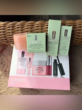 CLINIQUE Gift Set Travel Size 9 PC Makeup+Skin Care. Classic.